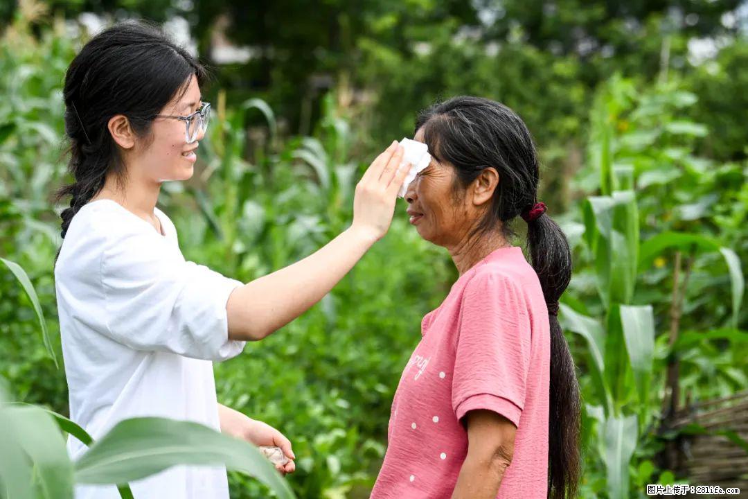 全网追的“扁担女孩”,找了一份暑假工,时薪12元 - 九江生活资讯 - 九江28生活网 jj.28life.com