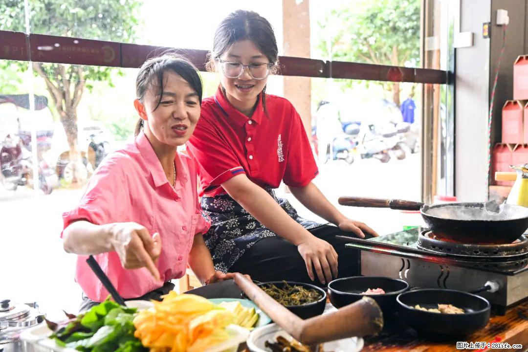 全网追的“扁担女孩”,找了一份暑假工,时薪12元 - 九江生活资讯 - 九江28生活网 jj.28life.com